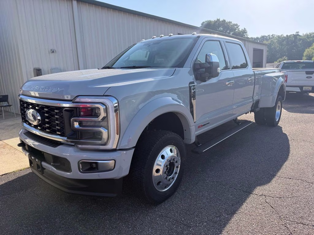 2026 Avalanche Ford Super Duty F-450 DRW Platinum 4X4 Truck