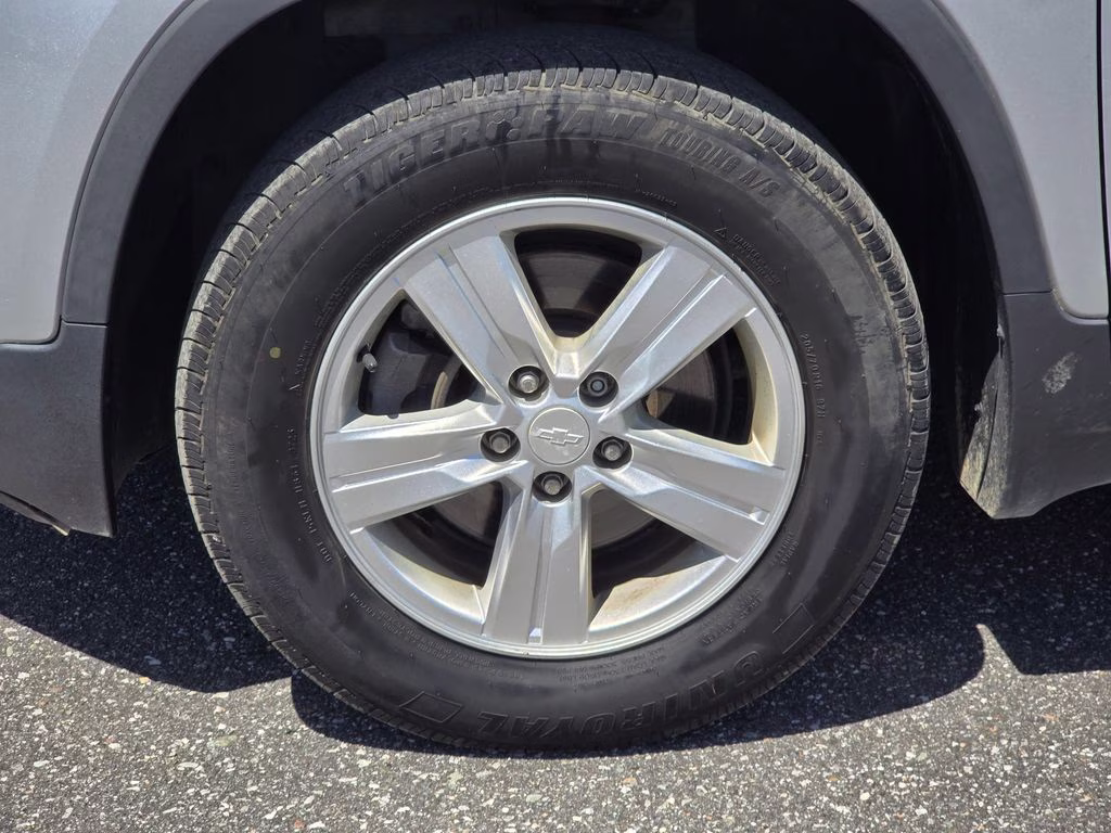 2020 Silver Ice Metallic Chevrolet Trax LS AWD SUV