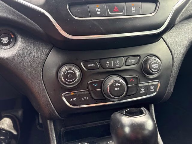 2021 Bright White Clearcoat Jeep Cherokee Altitude 4X4 SUV