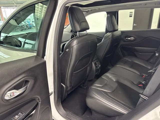 2021 Bright White Clearcoat Jeep Cherokee Altitude 4X4 SUV