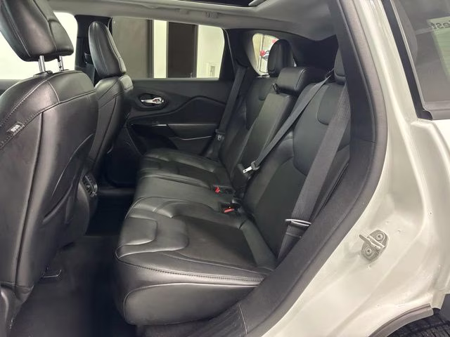 2021 Bright White Clearcoat Jeep Cherokee Altitude 4X4 SUV