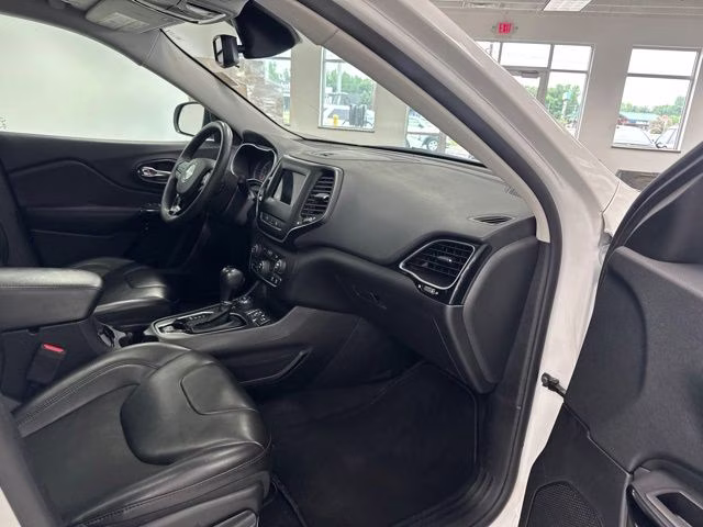 2021 Bright White Clearcoat Jeep Cherokee Altitude 4X4 SUV