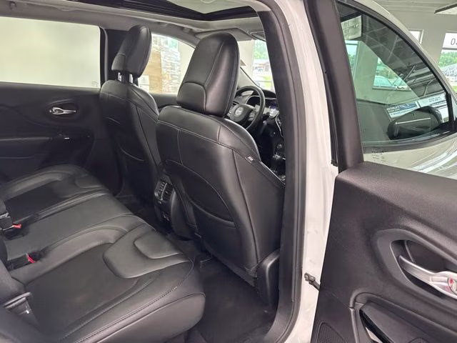 2021 Bright White Clearcoat Jeep Cherokee Altitude 4X4 SUV