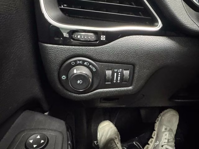2021 Bright White Clearcoat Jeep Cherokee Altitude 4X4 SUV