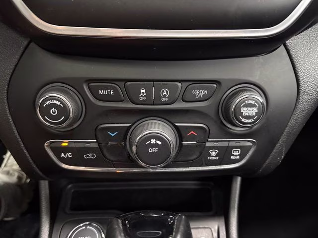 2021 Bright White Clearcoat Jeep Cherokee Altitude 4X4 SUV