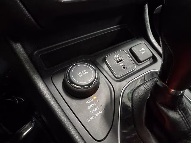 2021 Bright White Clearcoat Jeep Cherokee Altitude 4X4 SUV