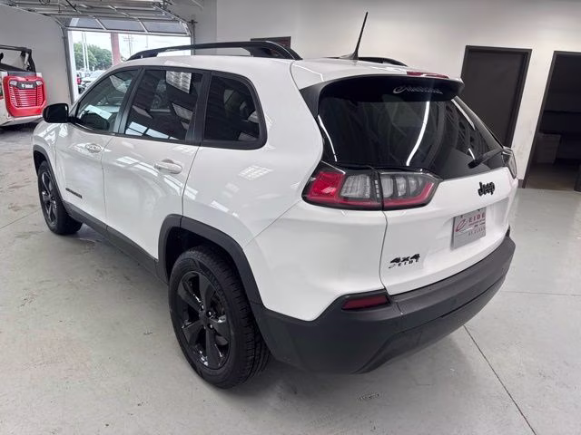 2021 Bright White Clearcoat Jeep Cherokee Altitude 4X4 SUV