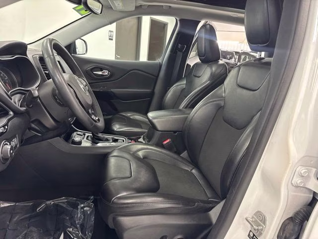 2021 Bright White Clearcoat Jeep Cherokee Altitude 4X4 SUV