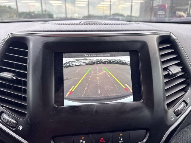 2021 Bright White Clearcoat Jeep Cherokee Altitude 4X4 SUV