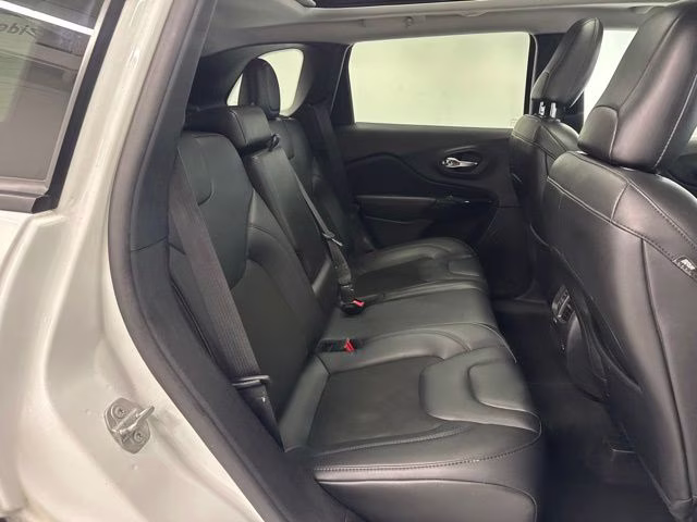 2021 Bright White Clearcoat Jeep Cherokee Altitude 4X4 SUV