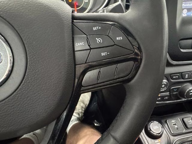 2021 Bright White Clearcoat Jeep Cherokee Altitude 4X4 SUV