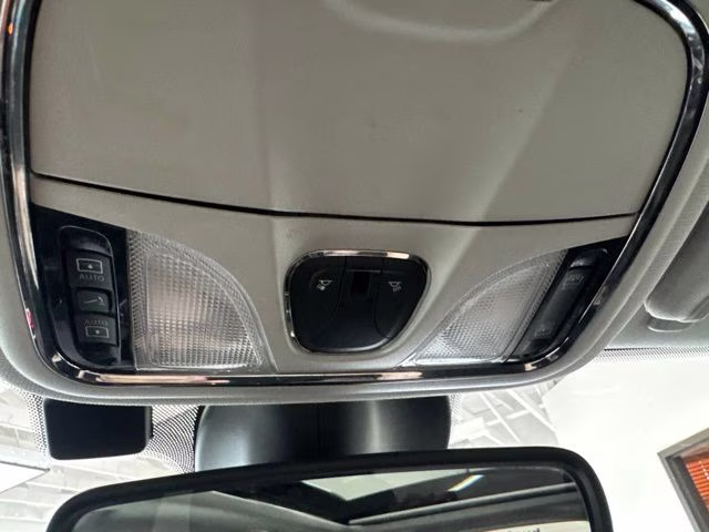 2021 Bright White Clearcoat Jeep Cherokee Altitude 4X4 SUV