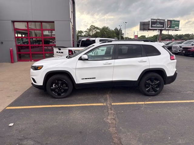 2021 Bright White Clearcoat Jeep Cherokee Altitude 4X4 SUV