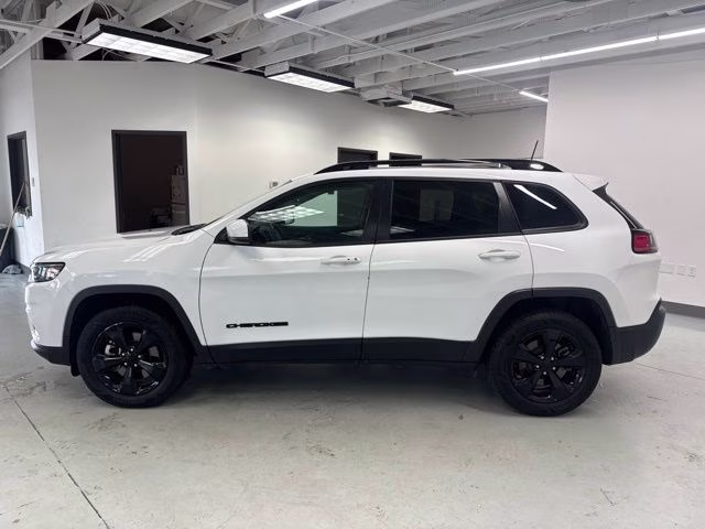 2021 Bright White Clearcoat Jeep Cherokee Altitude 4X4 SUV