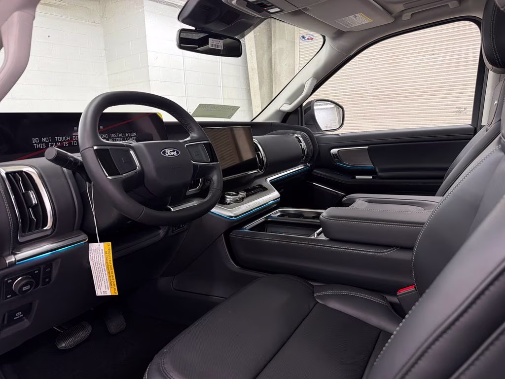2027 STAR WHITE TRI-COAT Ford Expedition Platinum 4X4 SUV