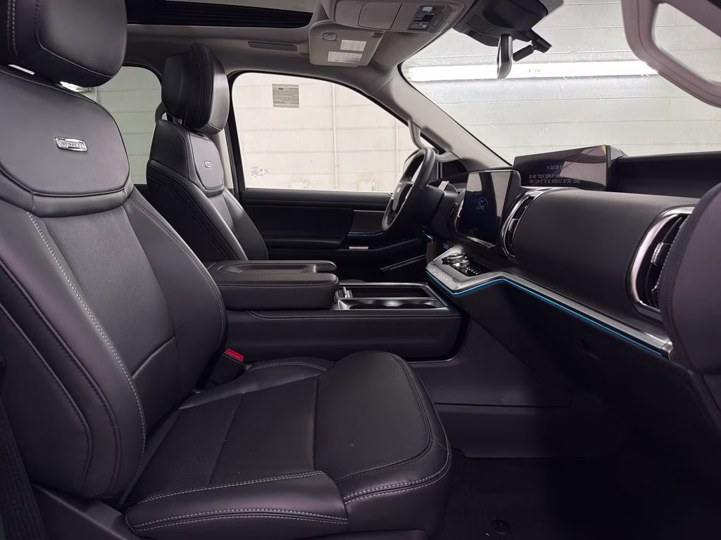 2027 STAR WHITE TRI-COAT Ford Expedition Platinum 4X4 SUV