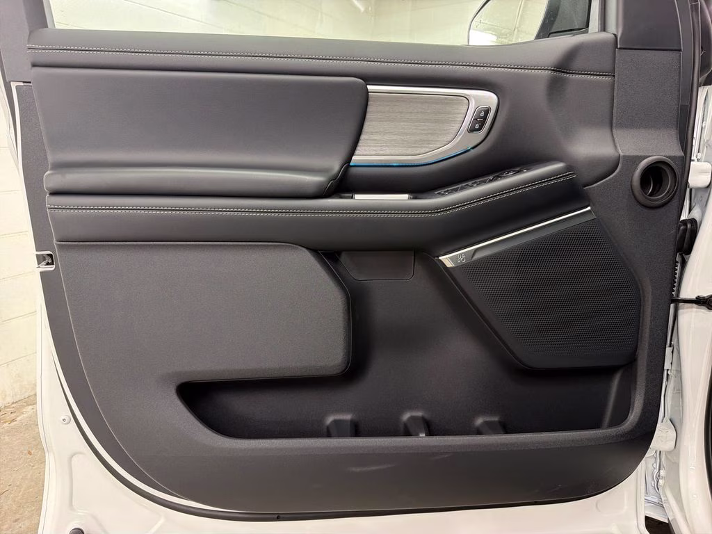 2027 STAR WHITE TRI-COAT Ford Expedition Platinum 4X4 SUV