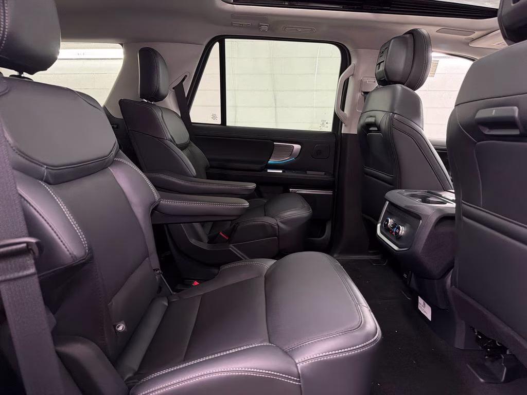 2027 STAR WHITE TRI-COAT Ford Expedition Platinum 4X4 SUV