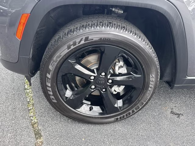 2024 Baltic Gray Metallic Clearcoat Jeep Grand Cherokee Altitude X 4X4 SUV