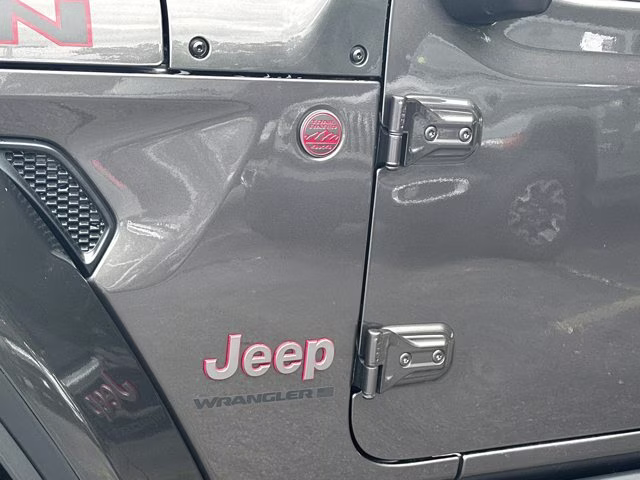 2025 Granite Crystal Metallic Clearcoat Jeep Wrangler Rubicon X 4X4 Convertible