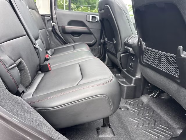 2025 Granite Crystal Metallic Clearcoat Jeep Wrangler Rubicon X 4X4 Convertible