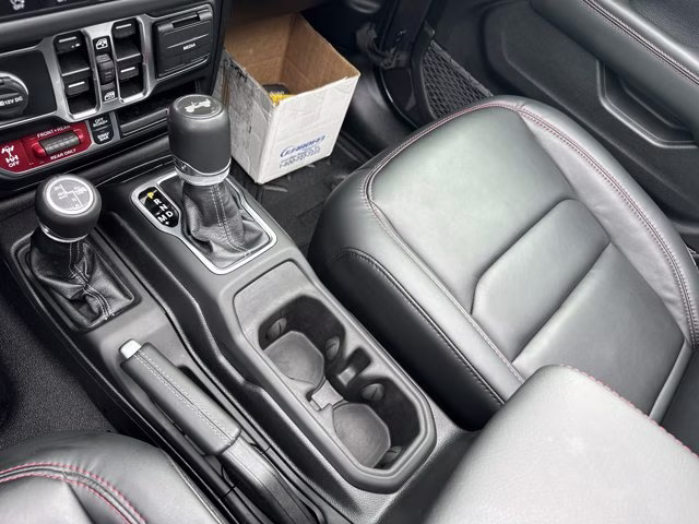 2025 Granite Crystal Metallic Clearcoat Jeep Wrangler Rubicon X 4X4 Convertible