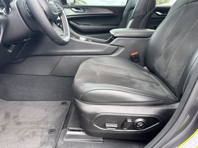 2024 Baltic Gray Metallic Clearcoat Jeep Grand Cherokee Altitude X 4X4 SUV