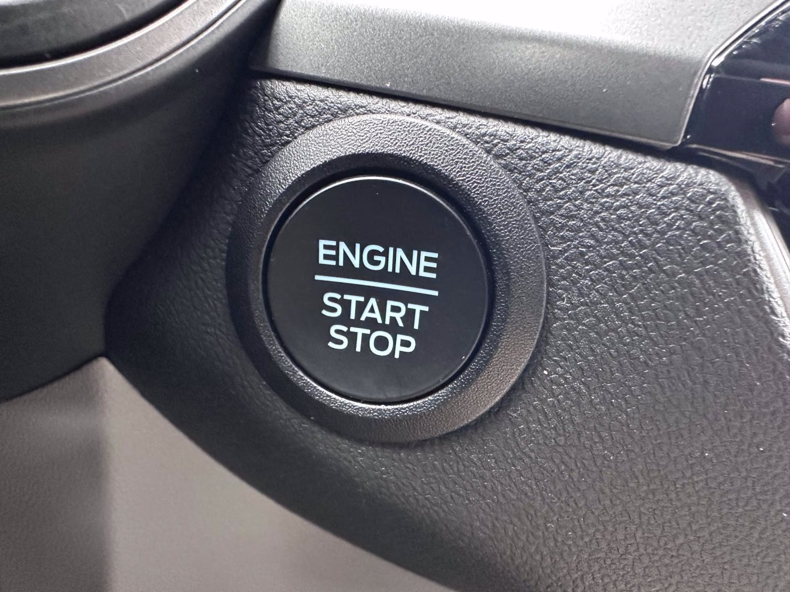 2024 Oxford White Ford Escape Active AWD AWD SUV