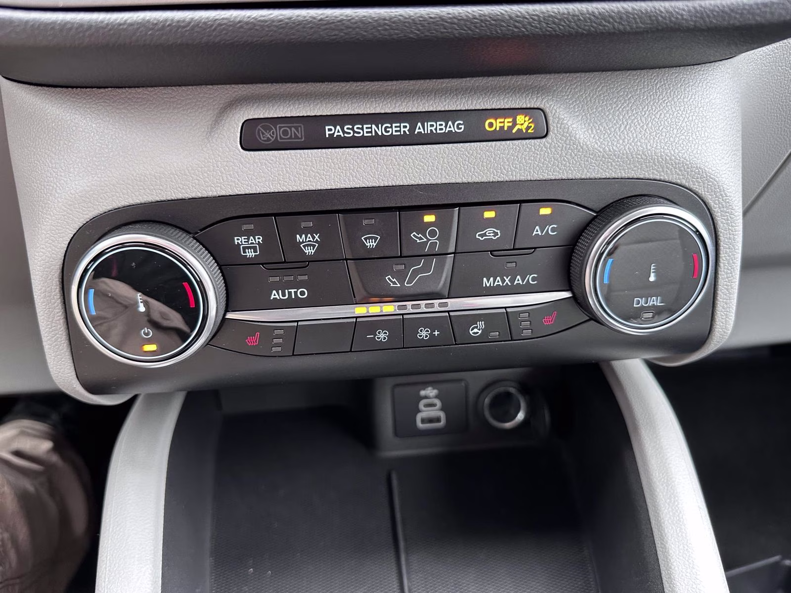 2024 Oxford White Ford Escape Active AWD AWD SUV