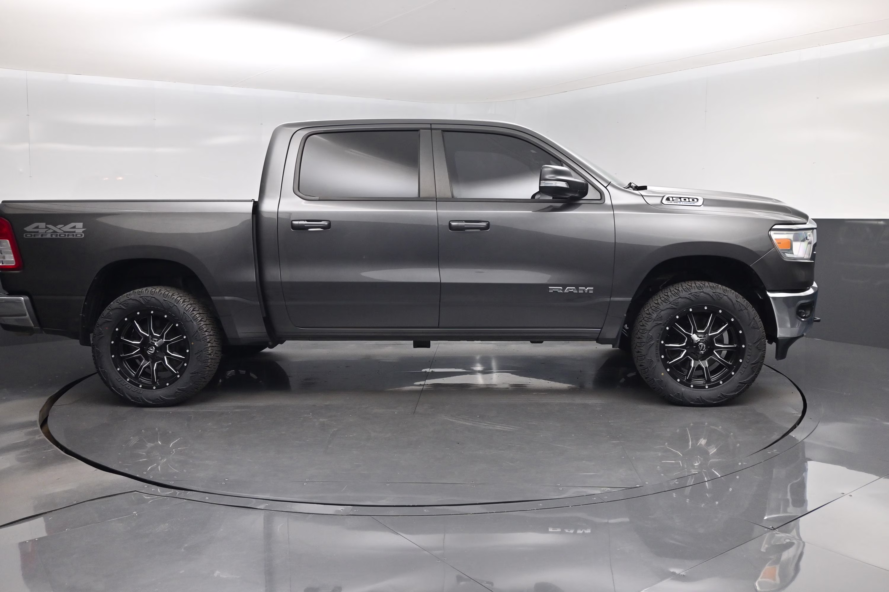 2022 Granite Crystal Metallic Clearcoat Ram 1500 Big Horn/Lone Star 4X4 Truck