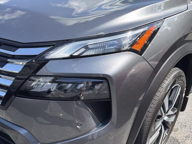 2024 Gun Metallic Nissan Rogue SL AWD SUV