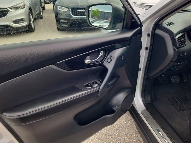 2019 Brilliant Silver Metallic Nissan Rogue SL FWD SUV