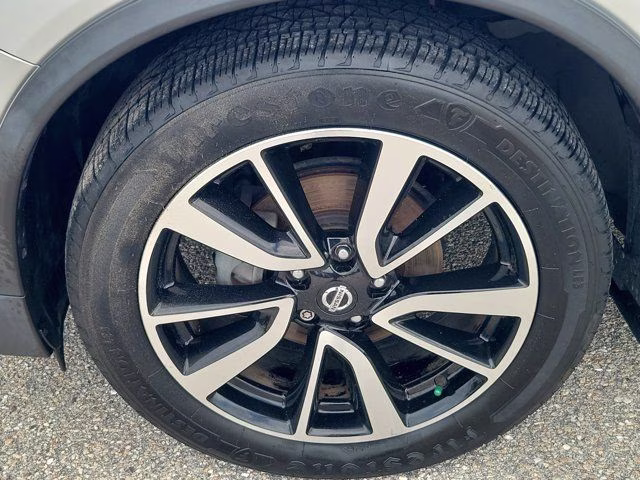 2019 Brilliant Silver Metallic Nissan Rogue SL FWD SUV
