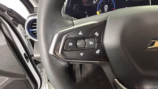 2025 Summit White Chevrolet Trax LT FWD SUV