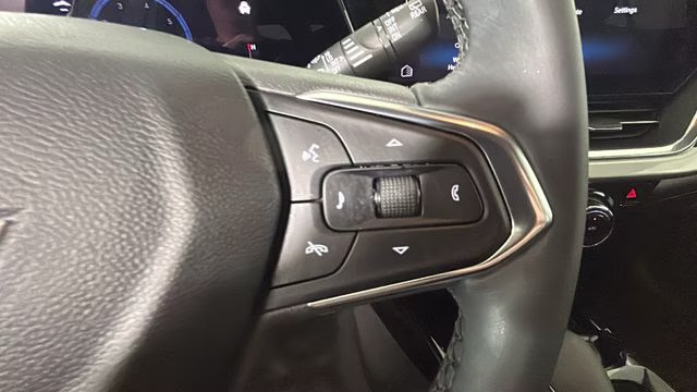 2025 Summit White Chevrolet Trax LT FWD SUV