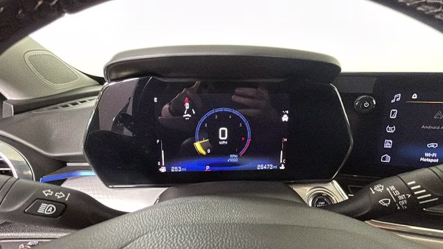 2025 Summit White Chevrolet Trax LT FWD SUV