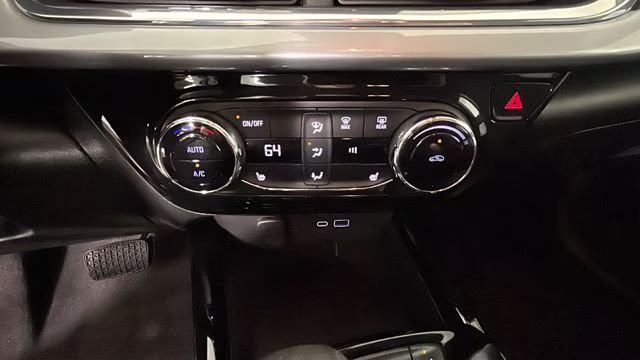 2025 Summit White Chevrolet Trax LT FWD SUV