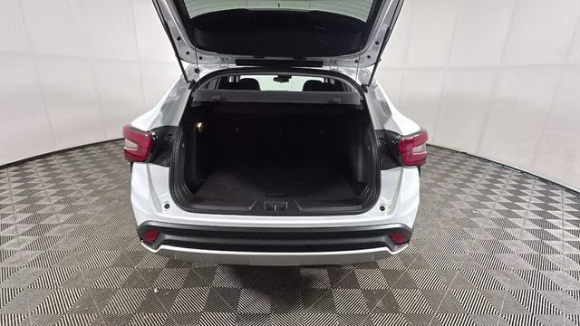 2025 Summit White Chevrolet Trax LT FWD SUV
