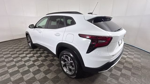 2025 Summit White Chevrolet Trax LT FWD SUV