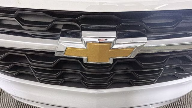 2025 Summit White Chevrolet Trax LT FWD SUV