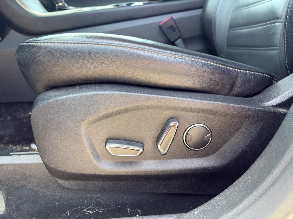 2018 White Gold Metallic Ford Edge SEL AWD SUV