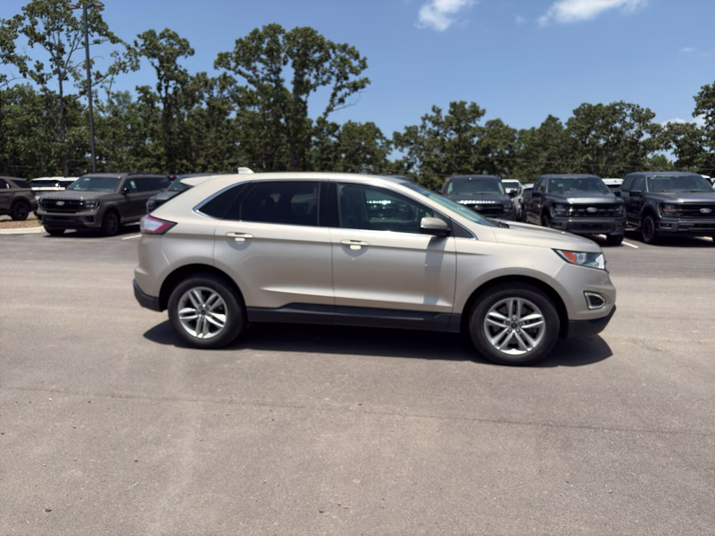 2018 White Gold Metallic Ford Edge SEL AWD SUV
