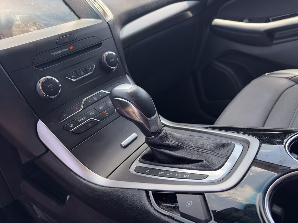 2018 White Gold Metallic Ford Edge SEL AWD SUV