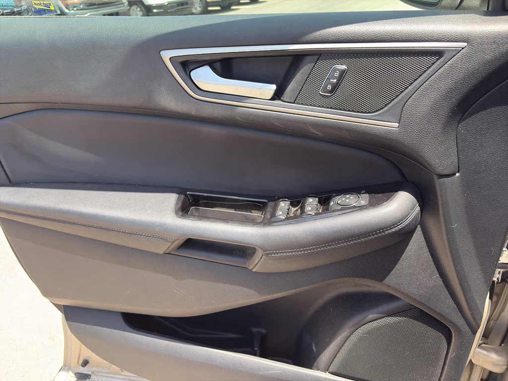 2018 White Gold Metallic Ford Edge SEL AWD SUV