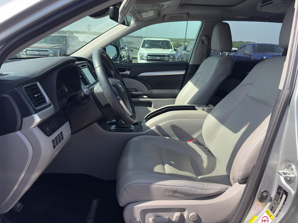 2019 Celestial Silver Metallic Toyota Highlander XLE AWD SUV
