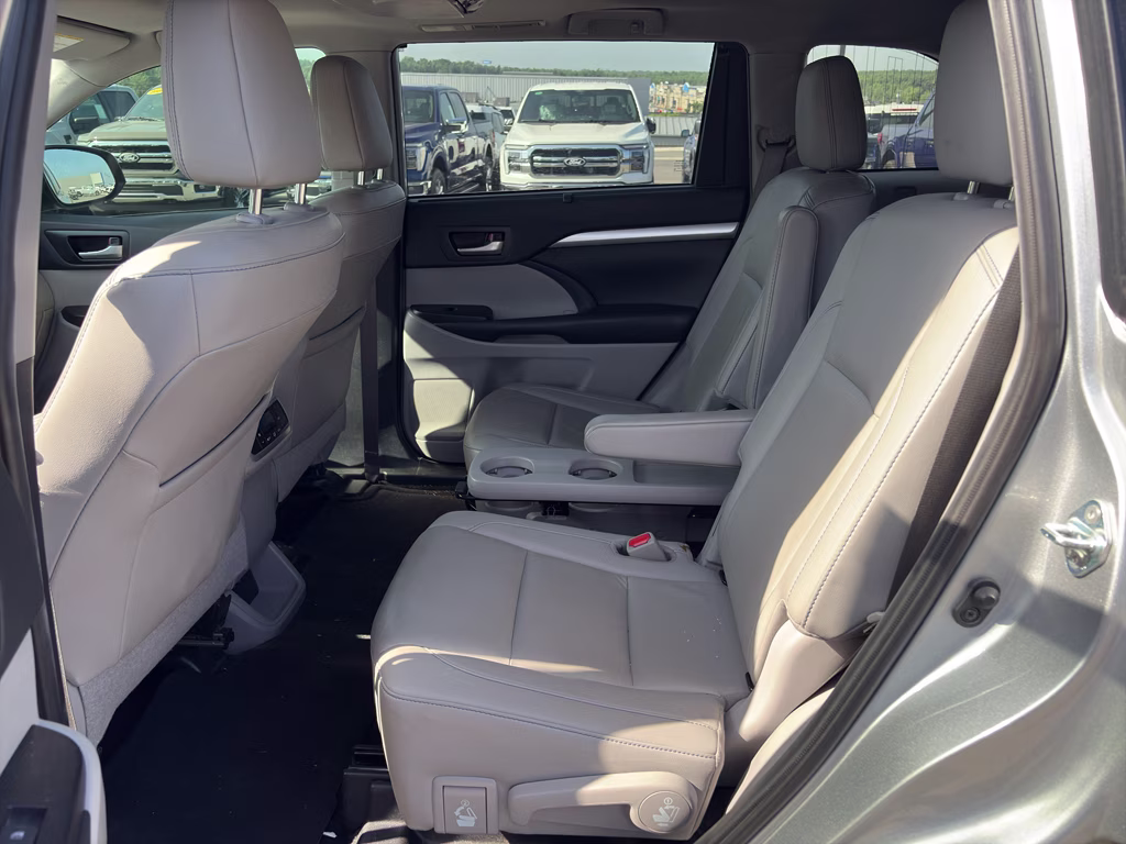 2019 Celestial Silver Metallic Toyota Highlander XLE AWD SUV