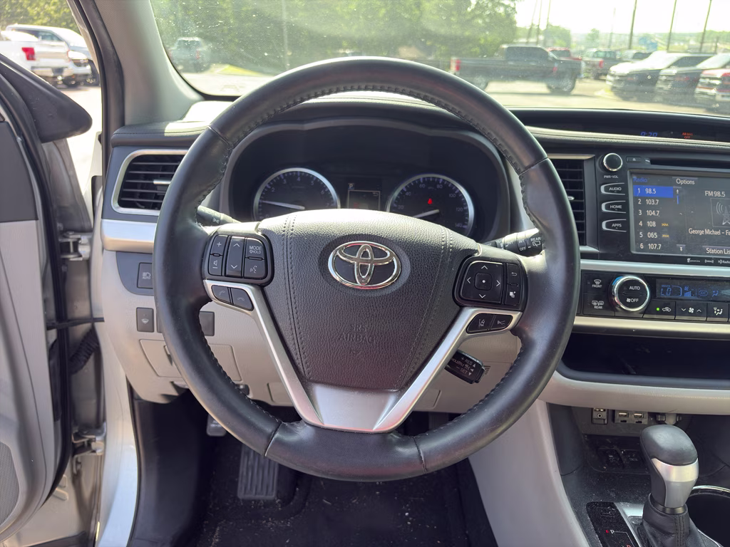 2019 Celestial Silver Metallic Toyota Highlander XLE AWD SUV