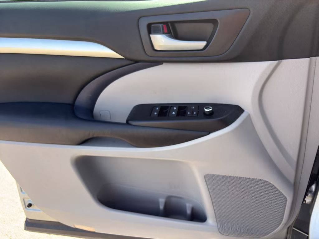 2019 Celestial Silver Metallic Toyota Highlander XLE AWD SUV