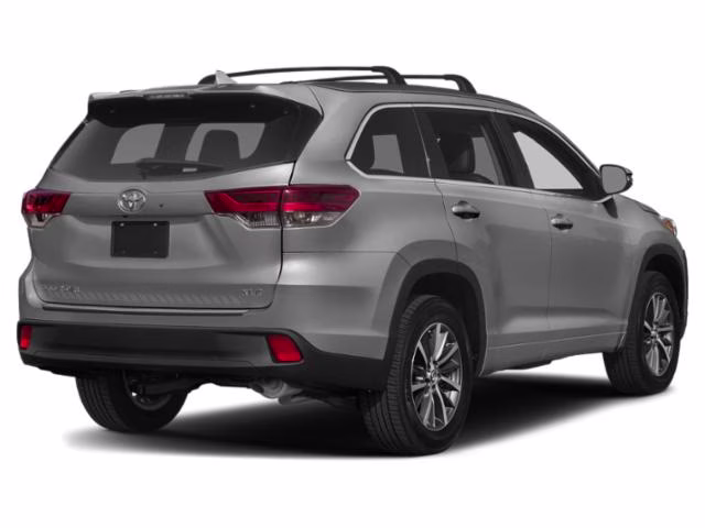 2019 Silver Toyota Highlander XLE AWD Crossover