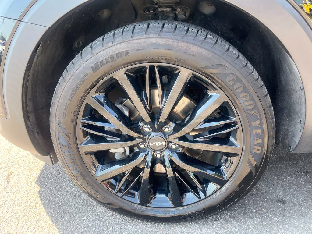 2022 Ebony Black Kia Telluride SX FWD SUV